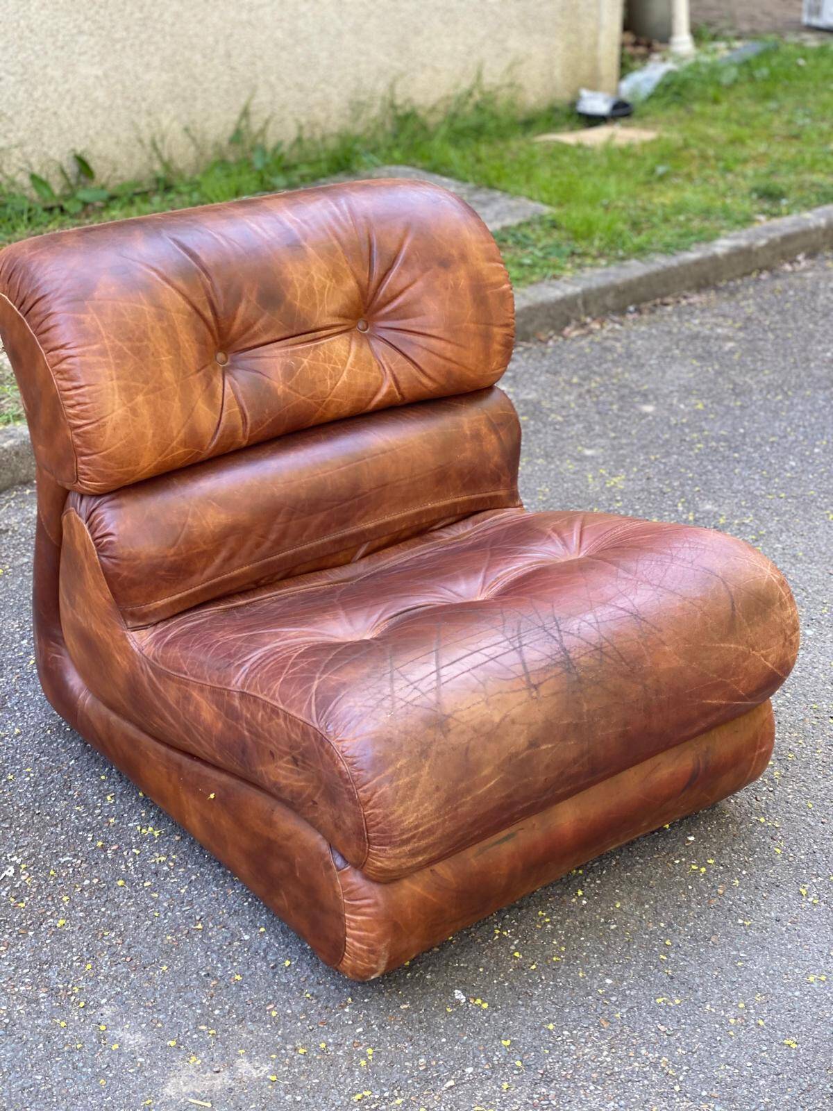 Modular brown leather canapé from Cognac, Italy, 1970.