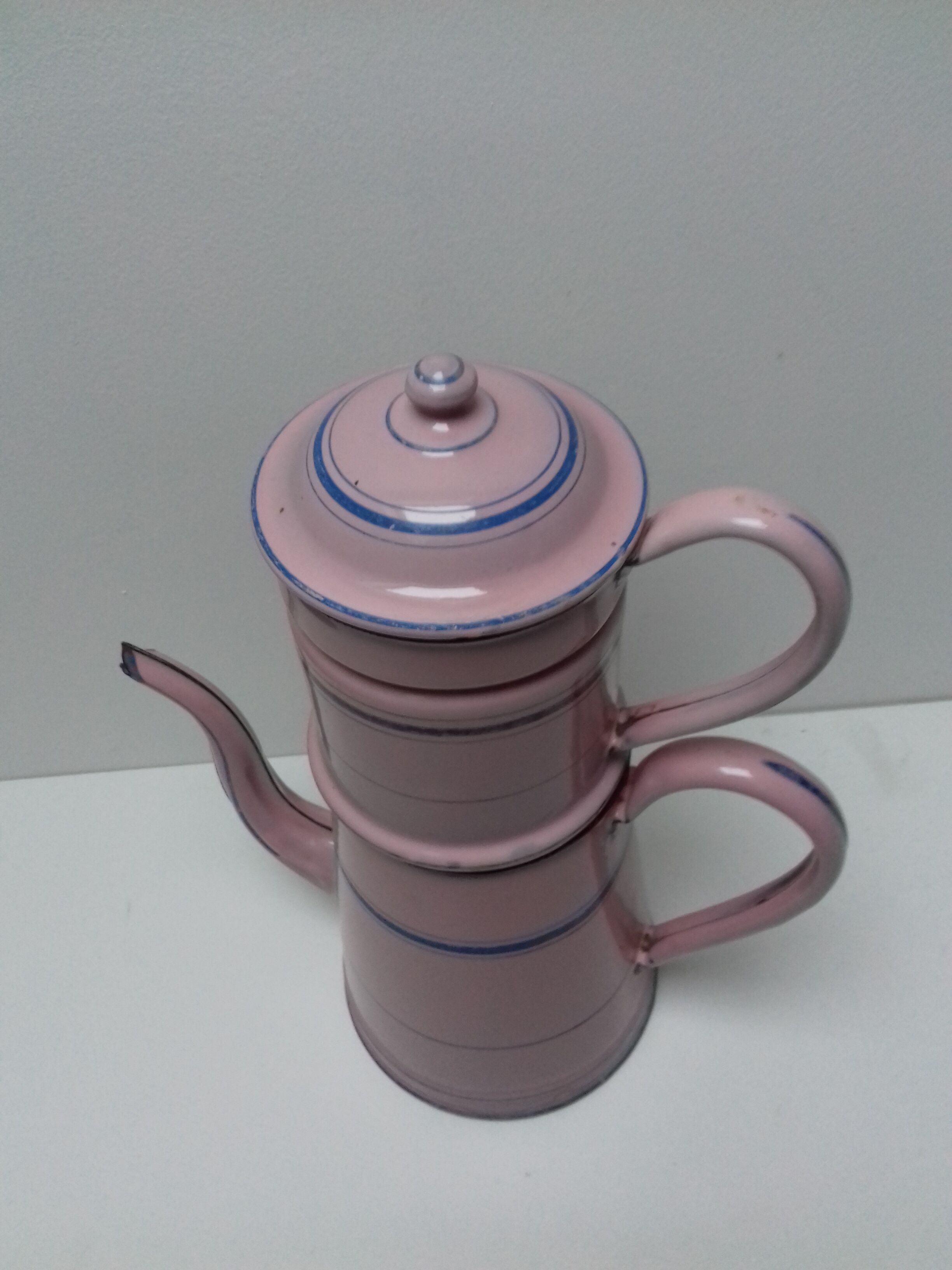 Enamelled coffee maker pink, blue liseret