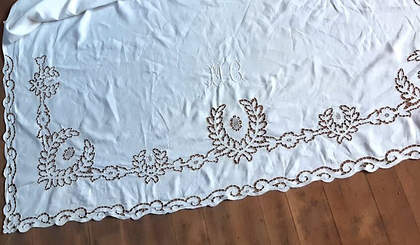 large sheet 2m25 x 3m, 19th-century Richelieu embroidery, monogrammed MG
