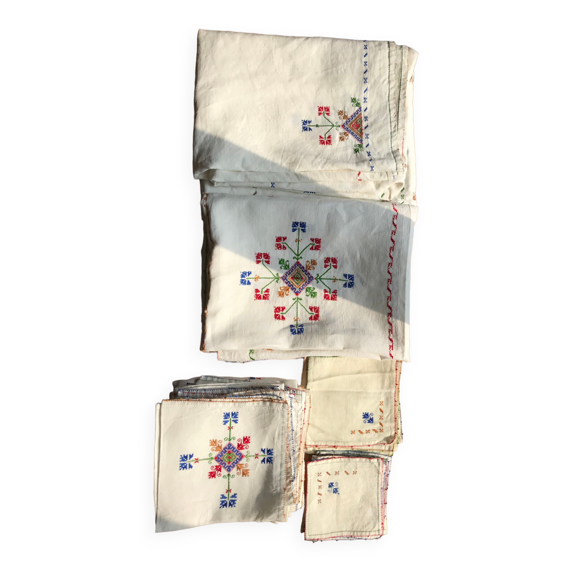 Ensemble nappes serviettes carrés de table brodé vintage