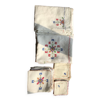 Set of vintage embroidered square napkins napkins