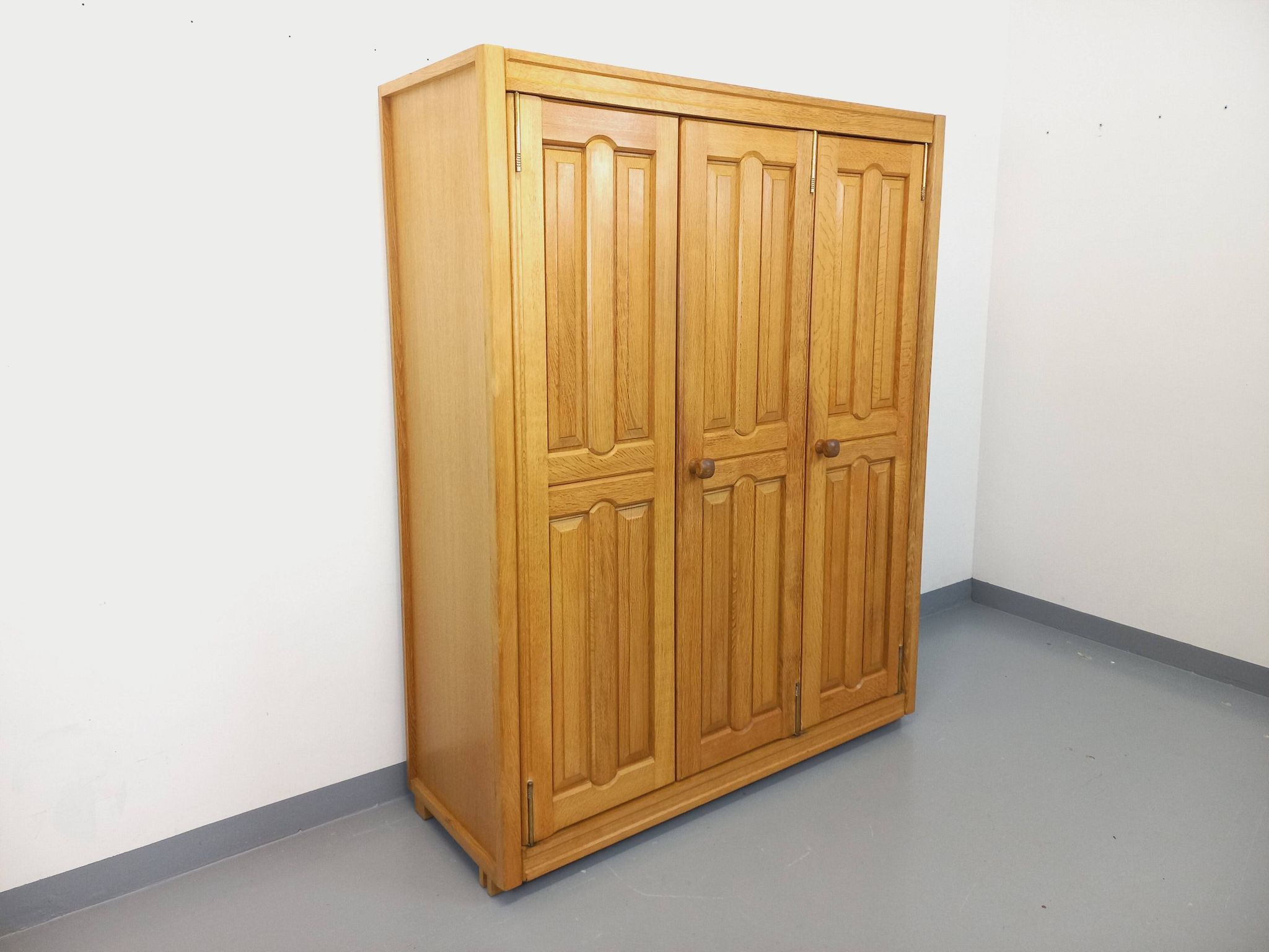Vintage Guillerme et Chambron wardrobe in solid oak from the 60s