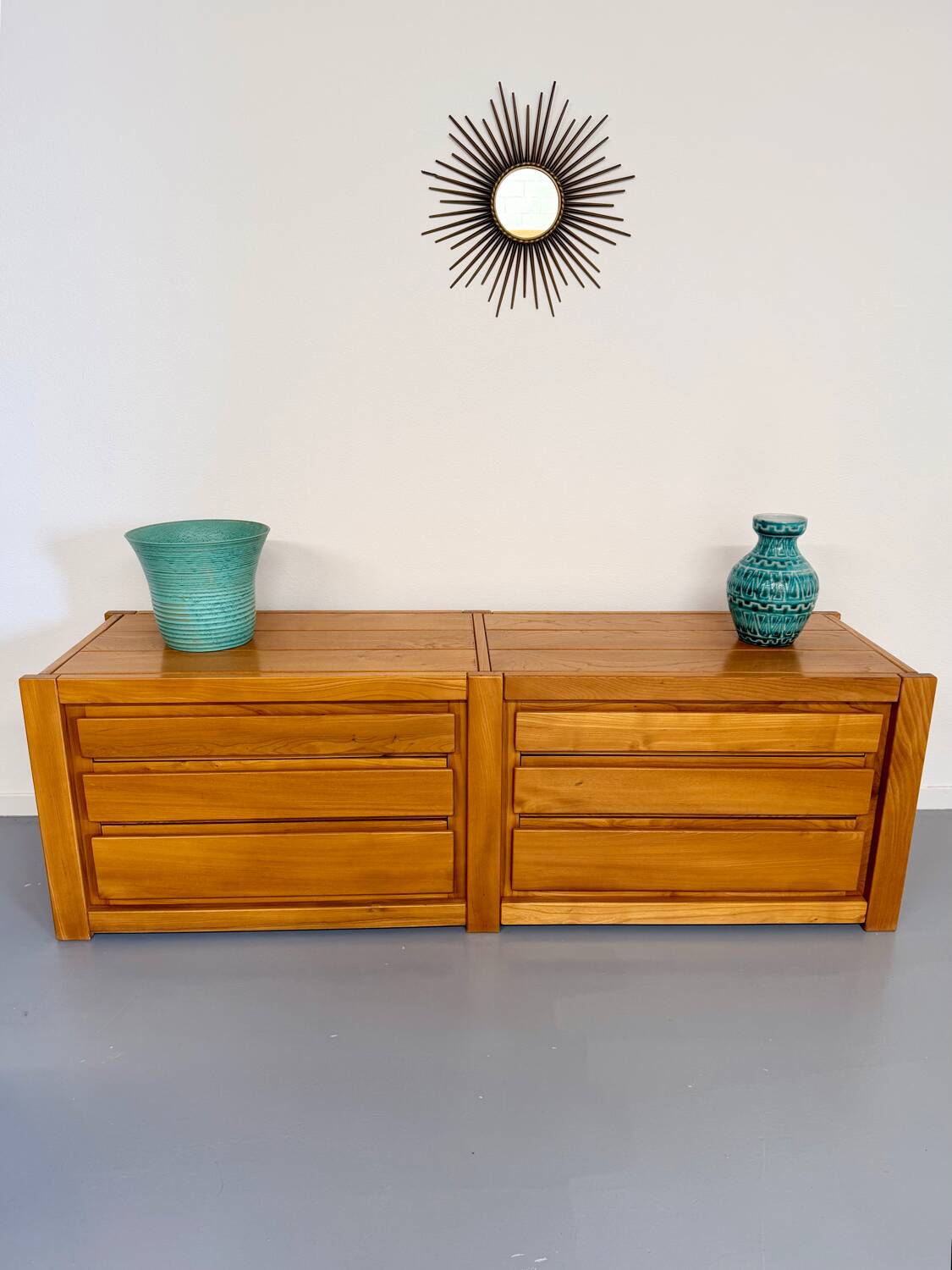 Low enfilade Regain in solid elm, French design from the 1970s, vintage.