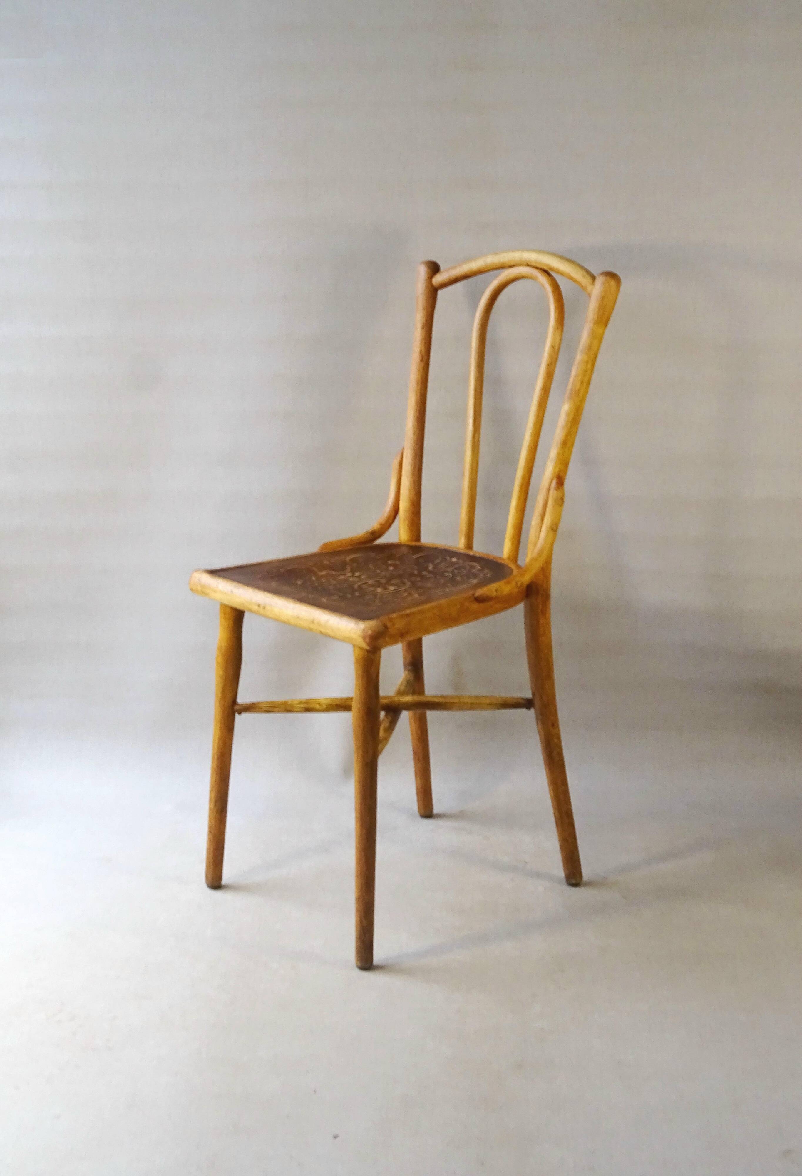 Chaise bistrot Thonet N°115 vers 1900 assise bois thermoformée