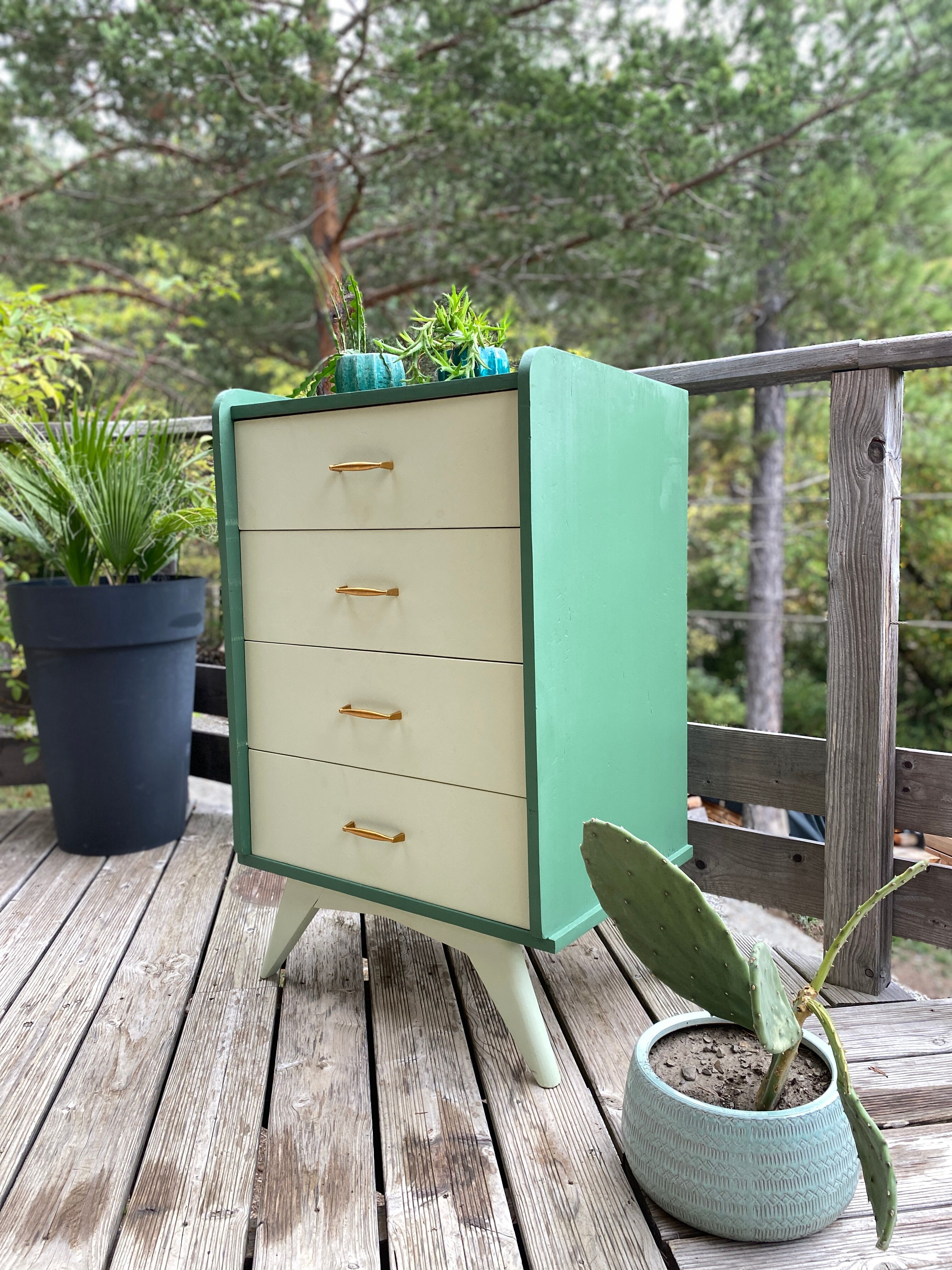 Compass foot chest of drawers
