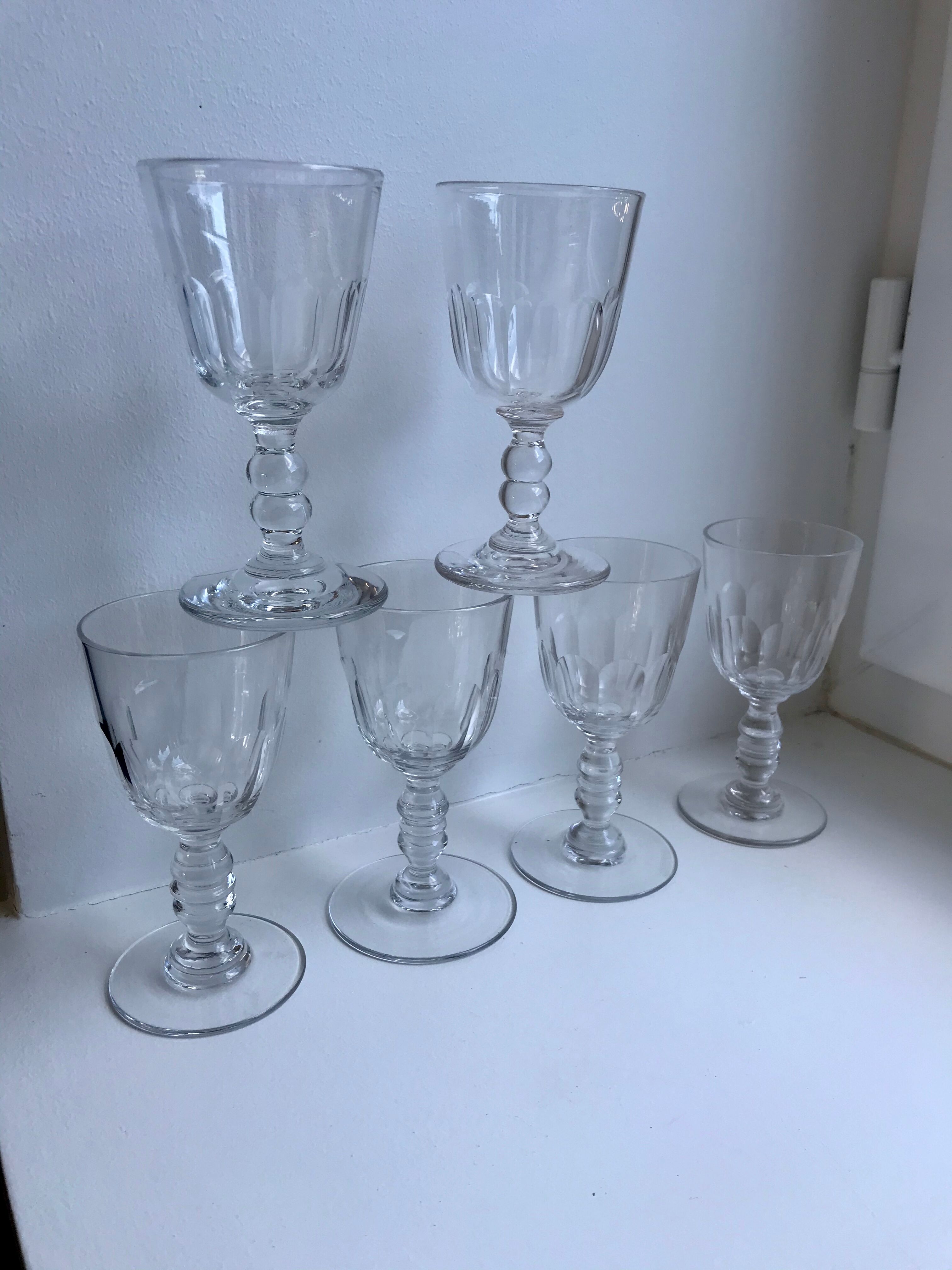 Set of 6 molded glass wine glasses, 20-30s