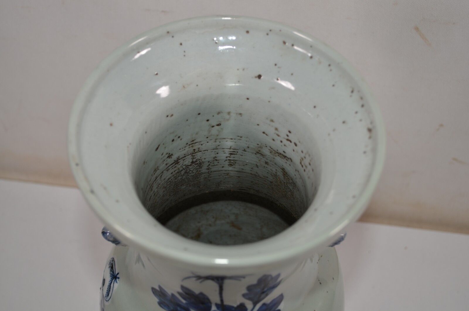 China. Porcelain mallet vase with blue and white phoenix decoration on a rock.