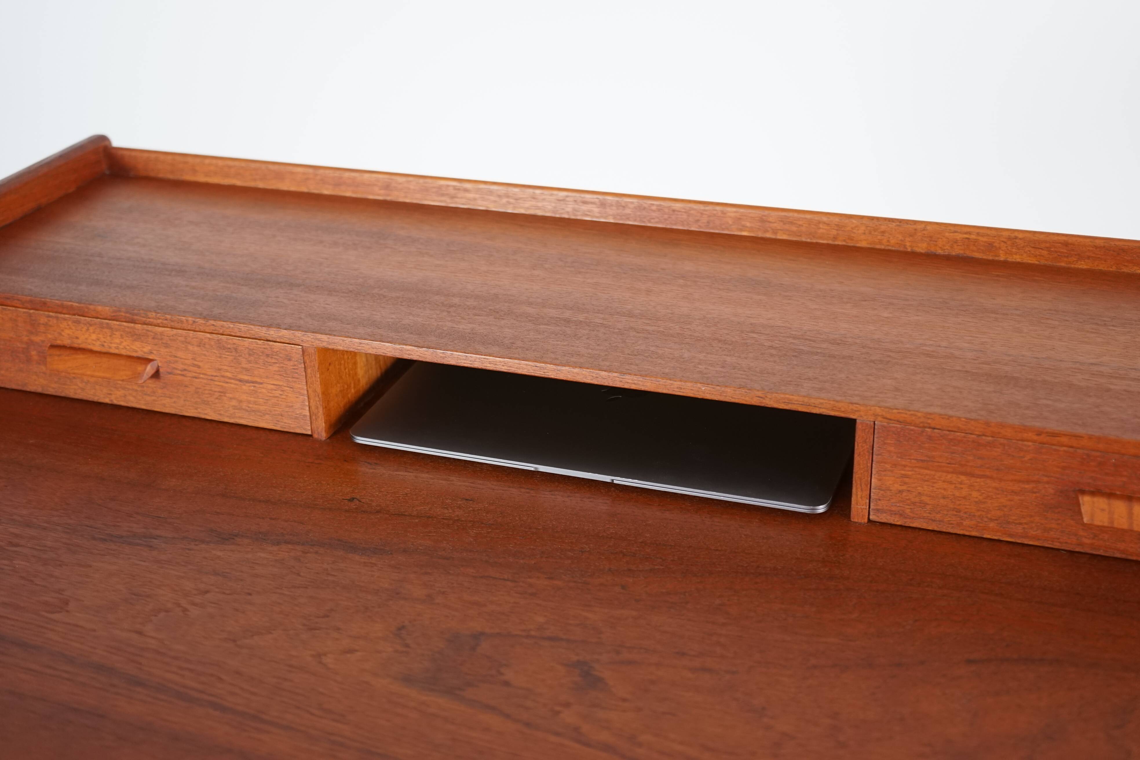 Danish teak desk, Model 64, by Arne Wahl Iversen for Vinde Møbelfabrik, 196