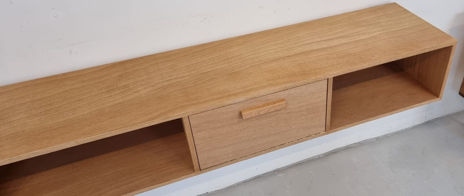 Runar wall unit