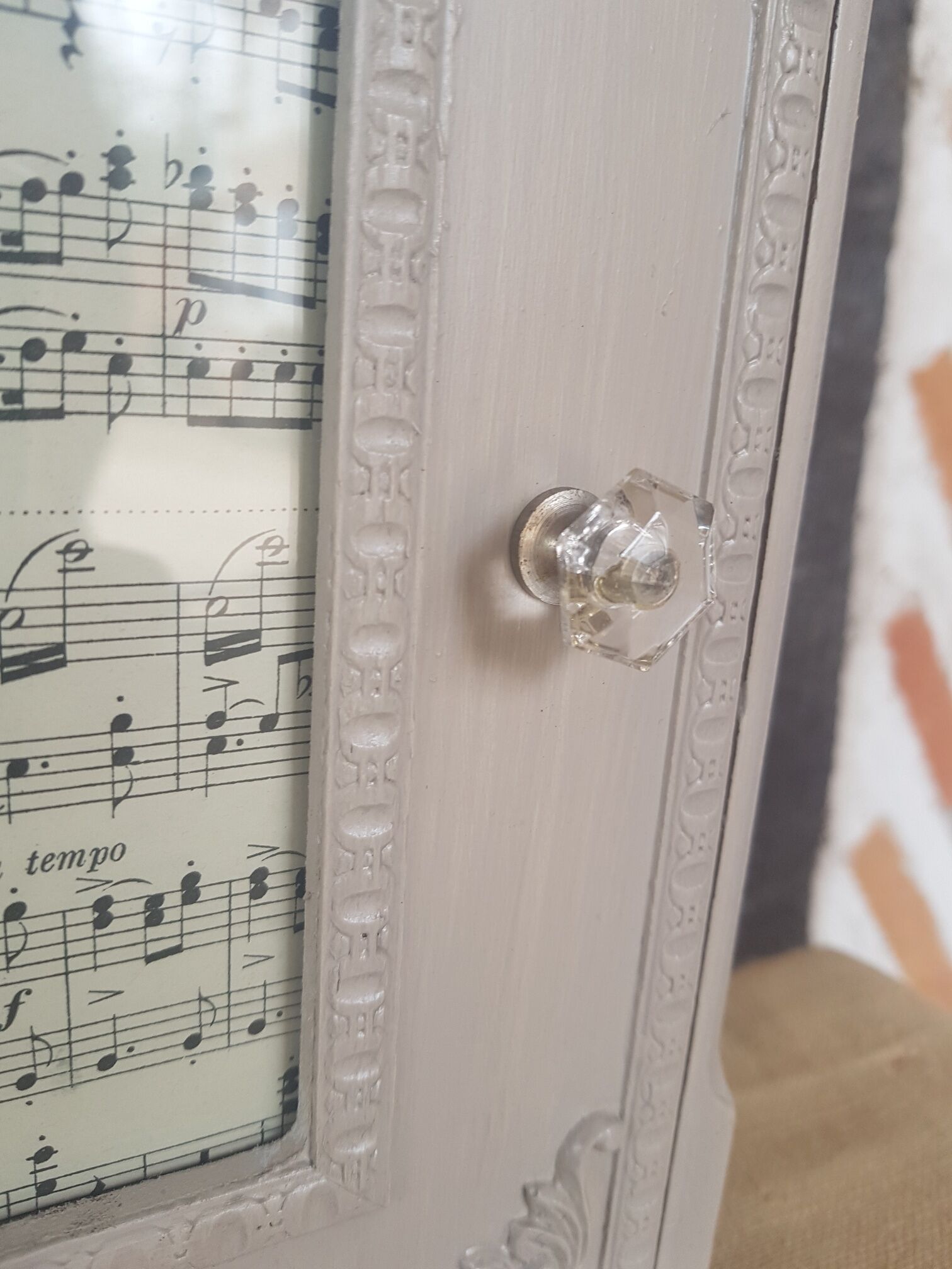 Elegant linen patinated key box