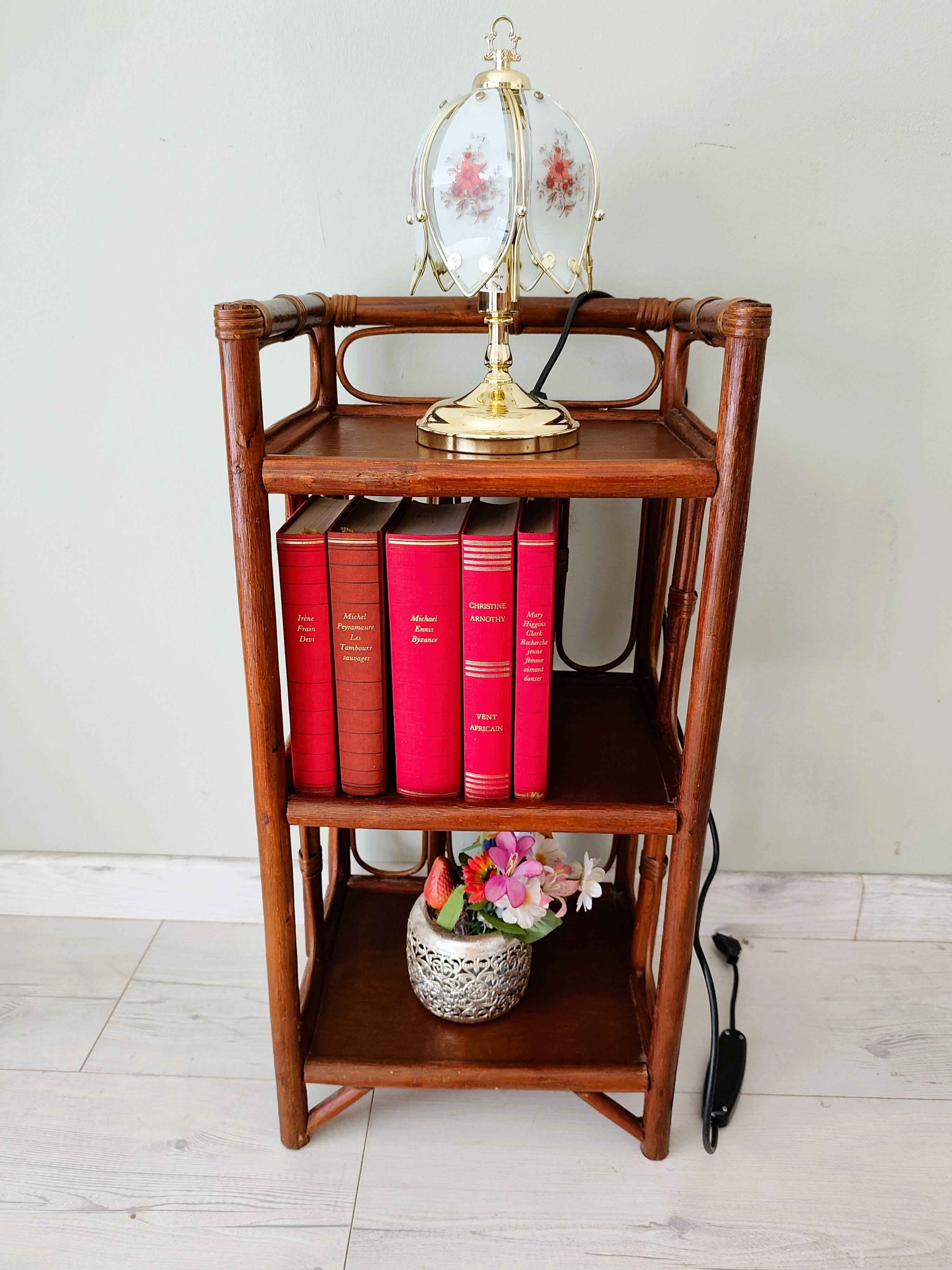 Petite table d'appoint ancienne en bambou et bois