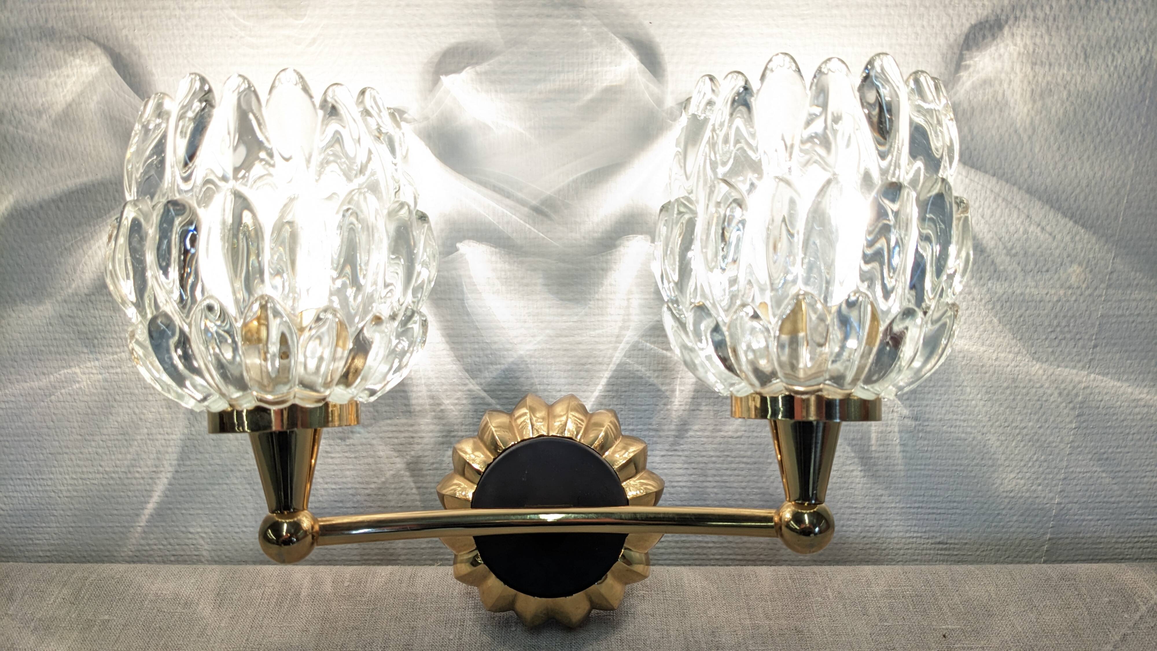Set of 4 double Art Deco wall lights in Murano glass, France circa 1930.