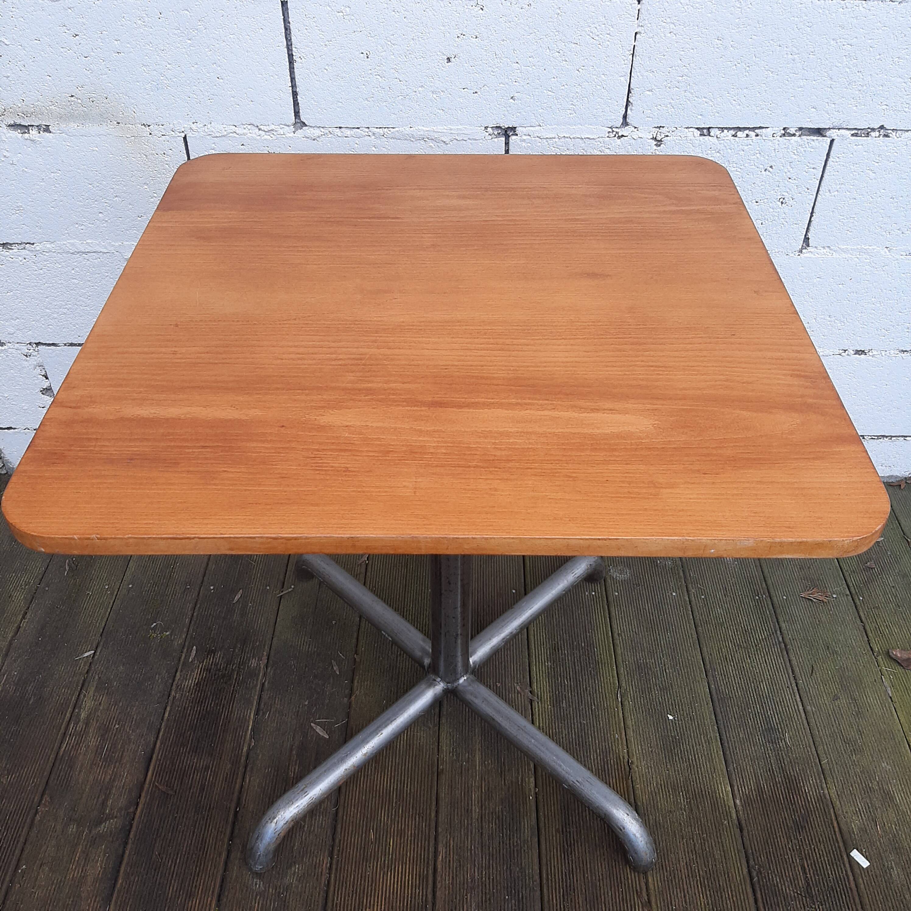 Table de bistrot carrée pieds en métal