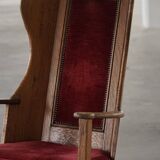Antique English rocking chair in wood with red velvet upholstery, 19th century.