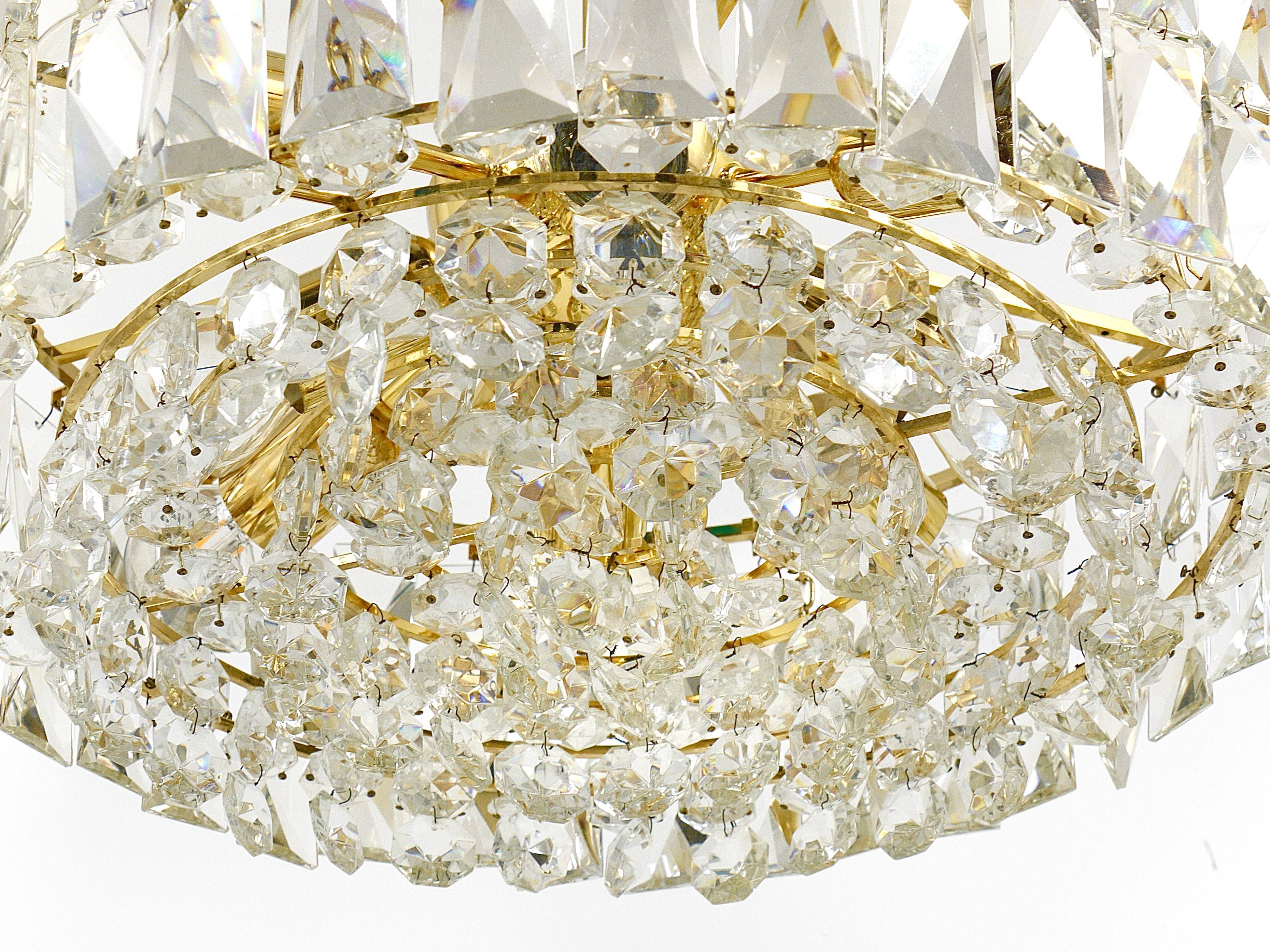 Bakalowits Vienna Grand Chandelier in Gilded Brass and Crystal Glass, Austria, 1970s