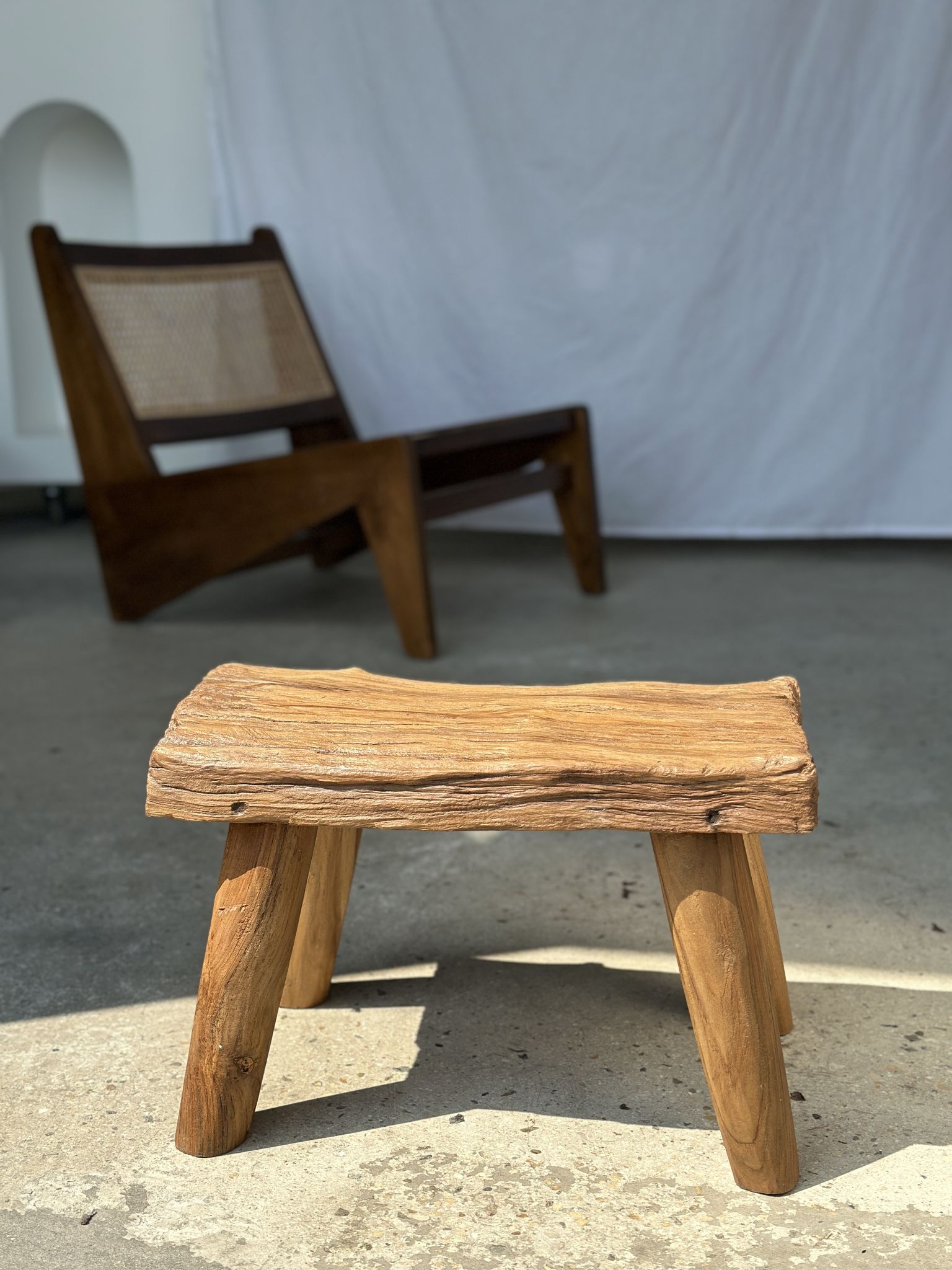 Table d'appoint ou tabouret en teck blond quadripode H:30 L43 l27