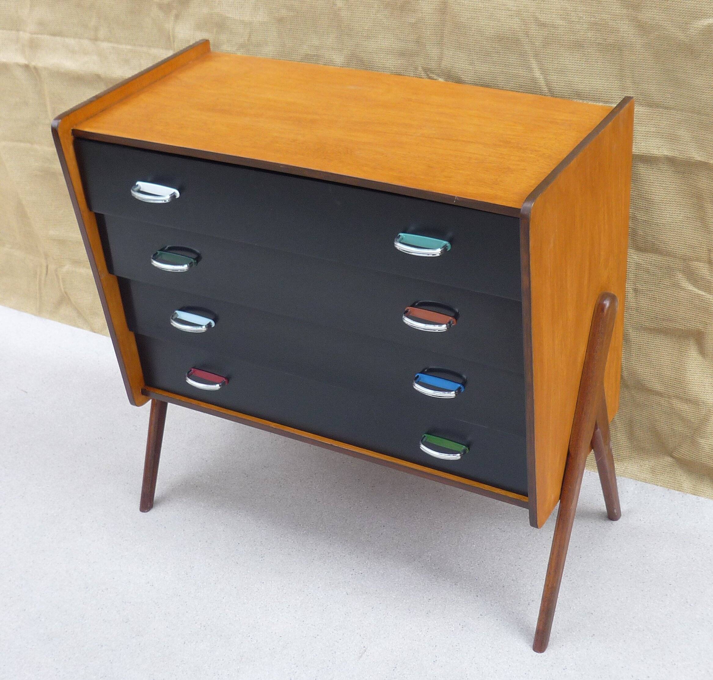 Vintage chest of drawers with 4 drawers