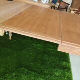 Round table with extensions