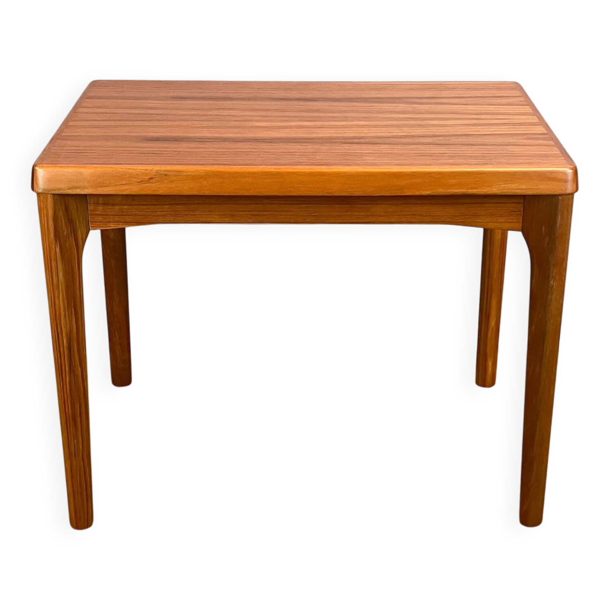 Table d'appoint par Henning Kjaernulf pour Vejle Stole- & Møbelfabrik, teck, années 1960.