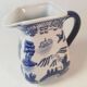 Pichet en Porcelaine Chinoise Bleu & Blanc Vintage. Motif. WILLOW PATTERN