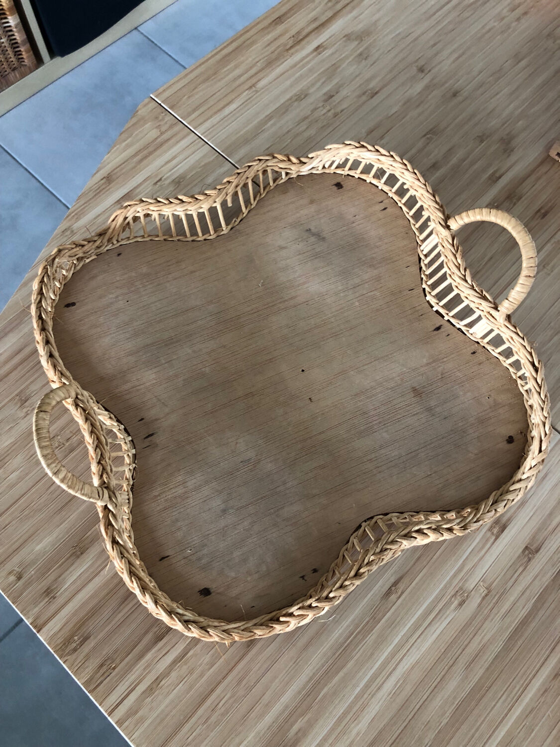 Petit plateau en rotin