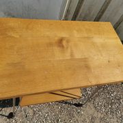 Serving table