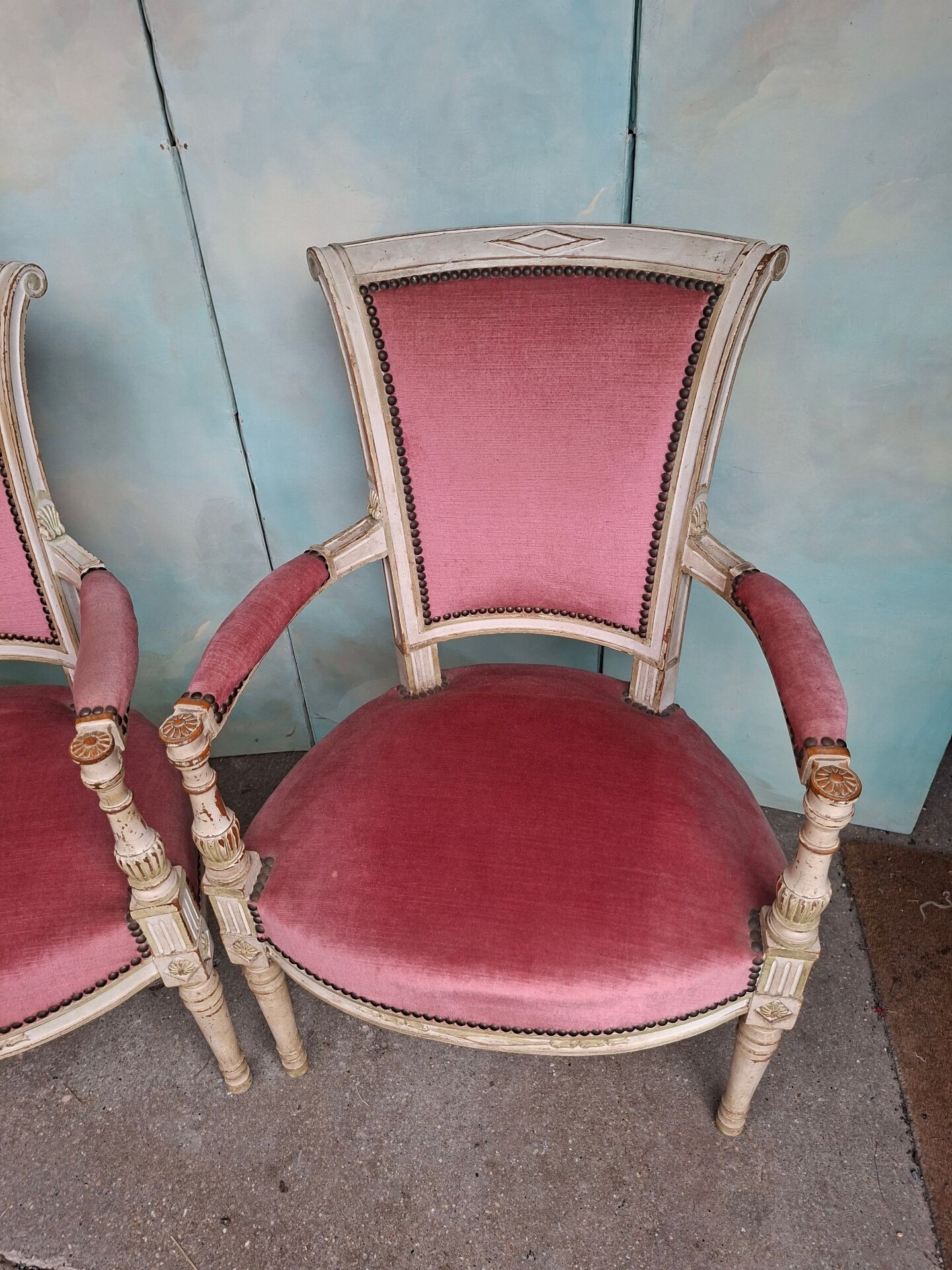 4 fauteuils Directoire en velours rose