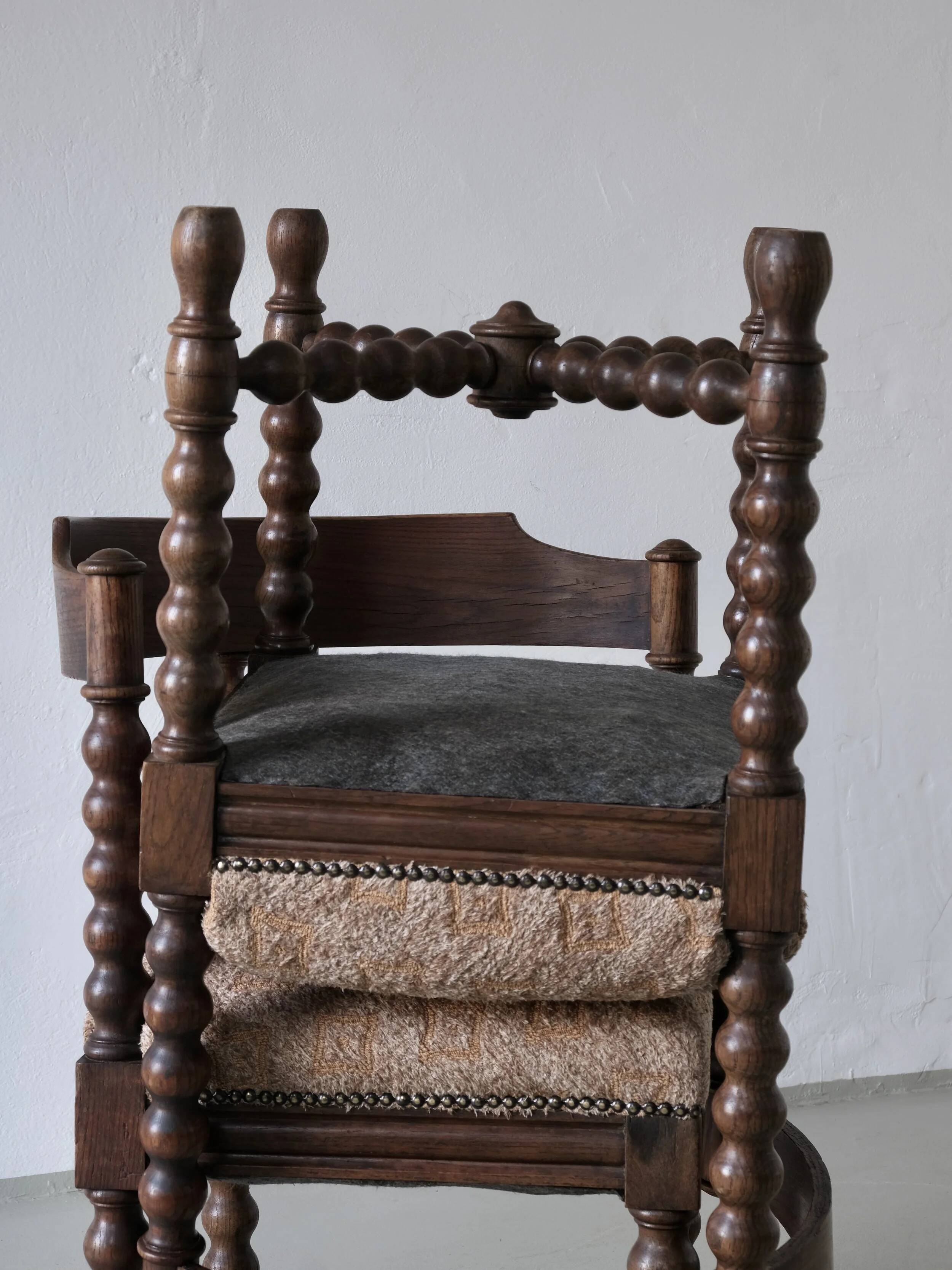 Chaise d'angle ancienne à bobine tournée