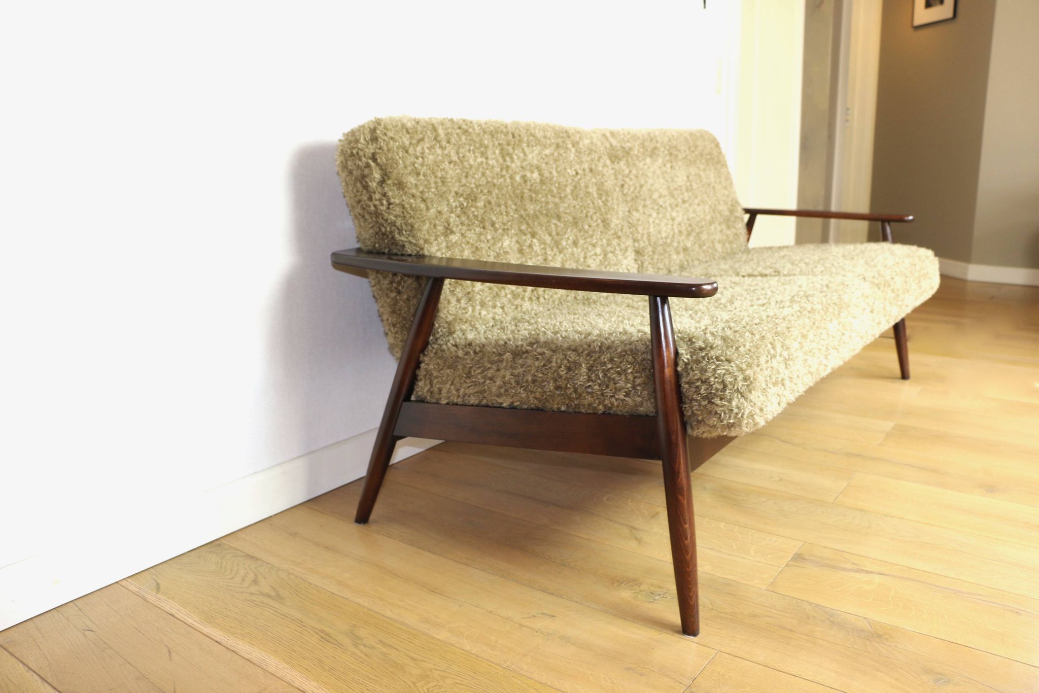 Beautiful vintage three-seater sofa from the 80s with removable cushions - long pile khaki, dark beige