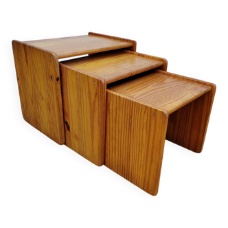 Nesting pine table from the 80s