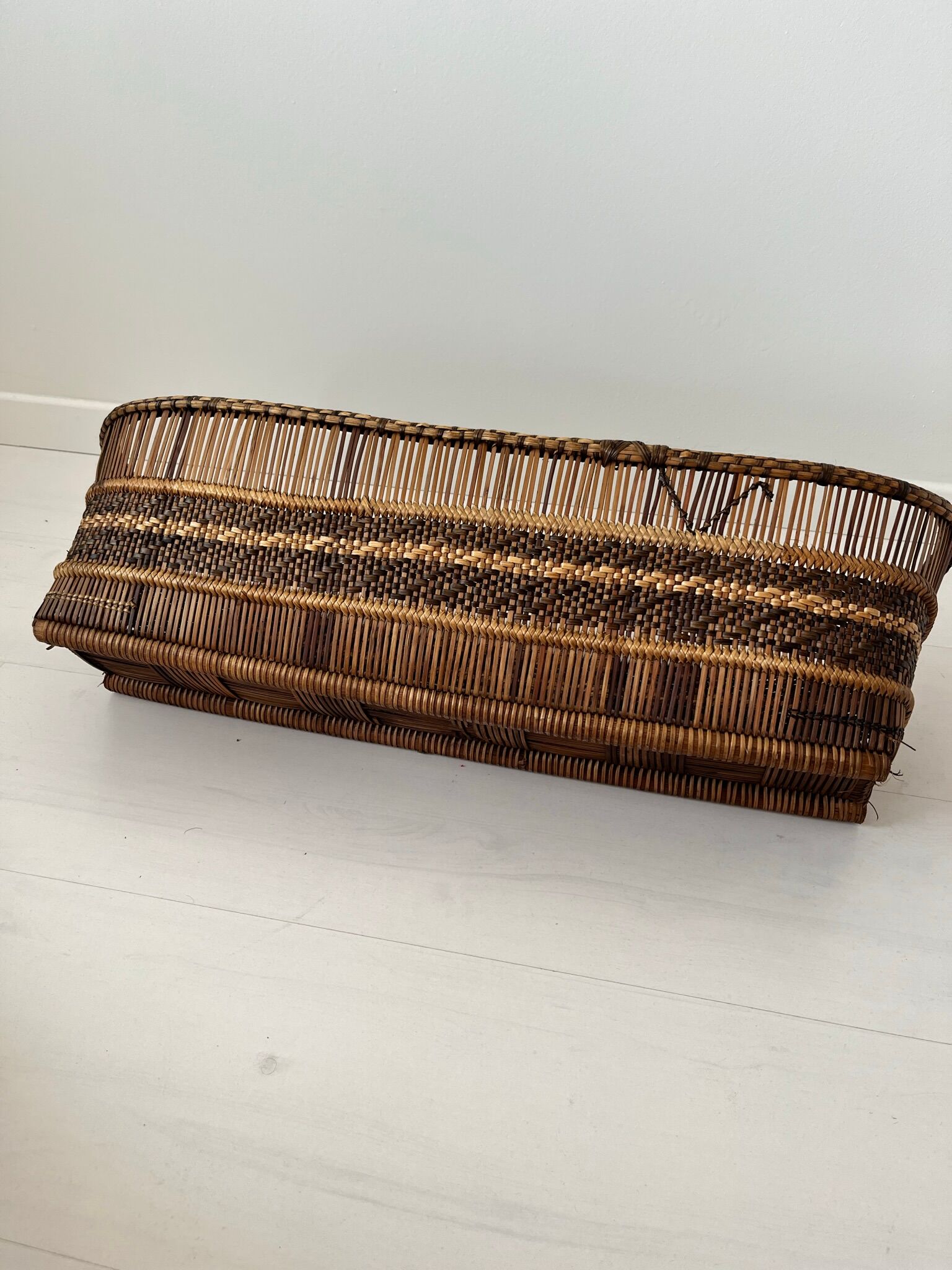 Pot cover in wicker and rattan