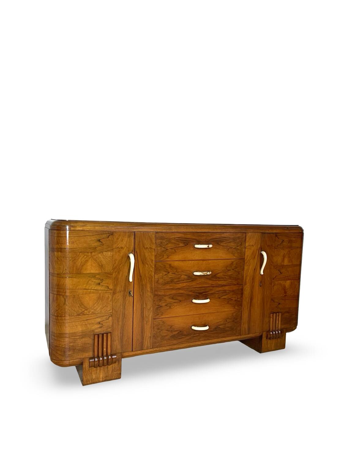 Buffet en noyer Art déco italien, de grande qualité.