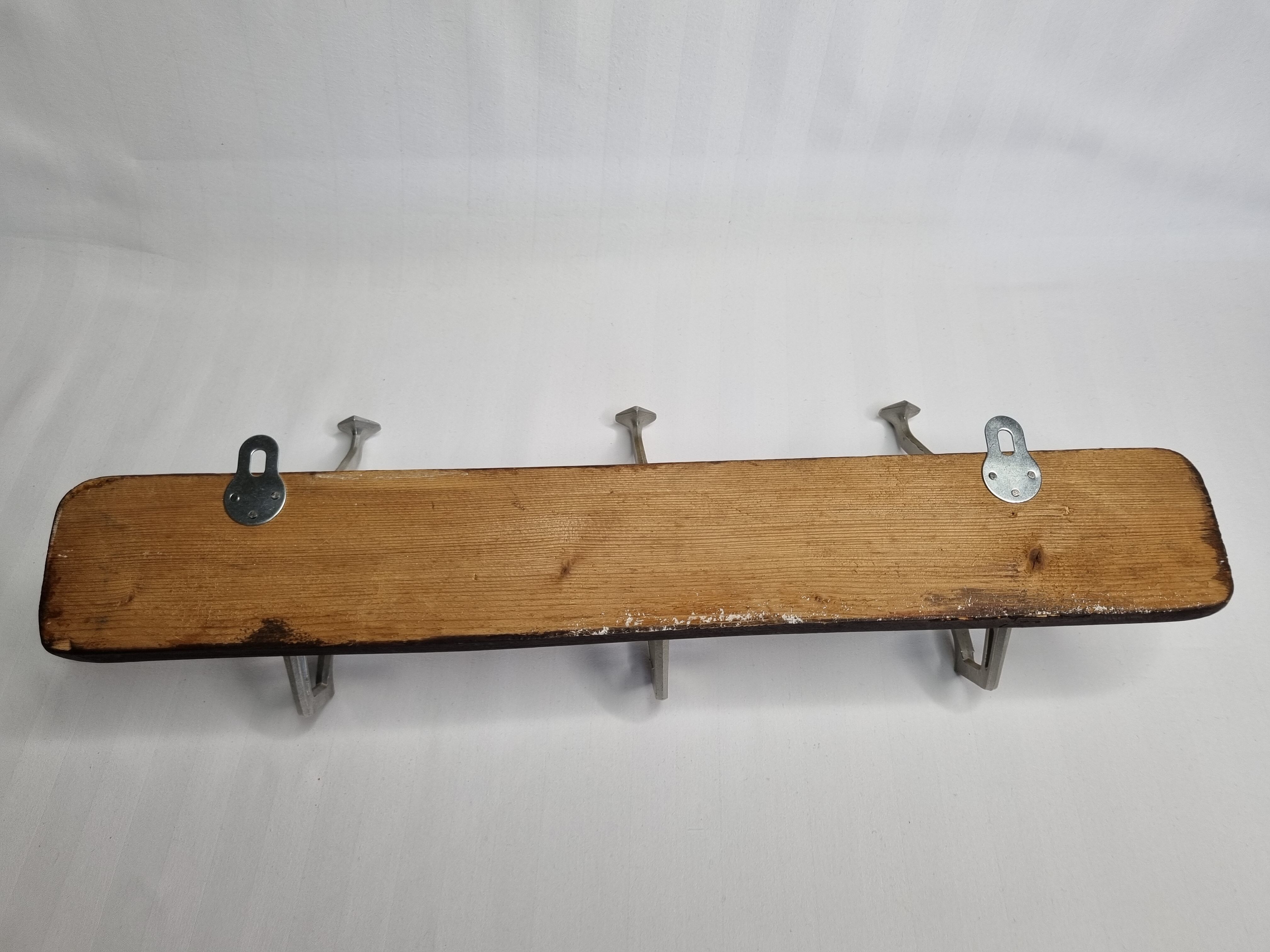 Art Deco wall rack in metal and wood, 3 hooks, 47 cm