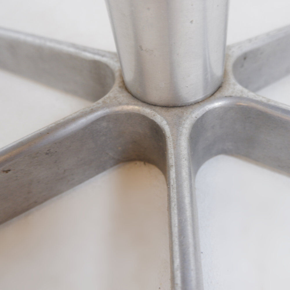 Star-shaped dining table with 6 branches by Arne Jacobsen for Fritz Hansen, 1970s.