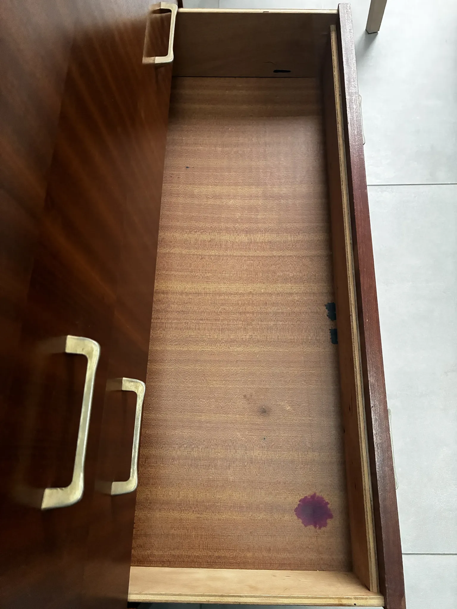 Vintage teak chest of drawers with 4 drawers from the 1960s.