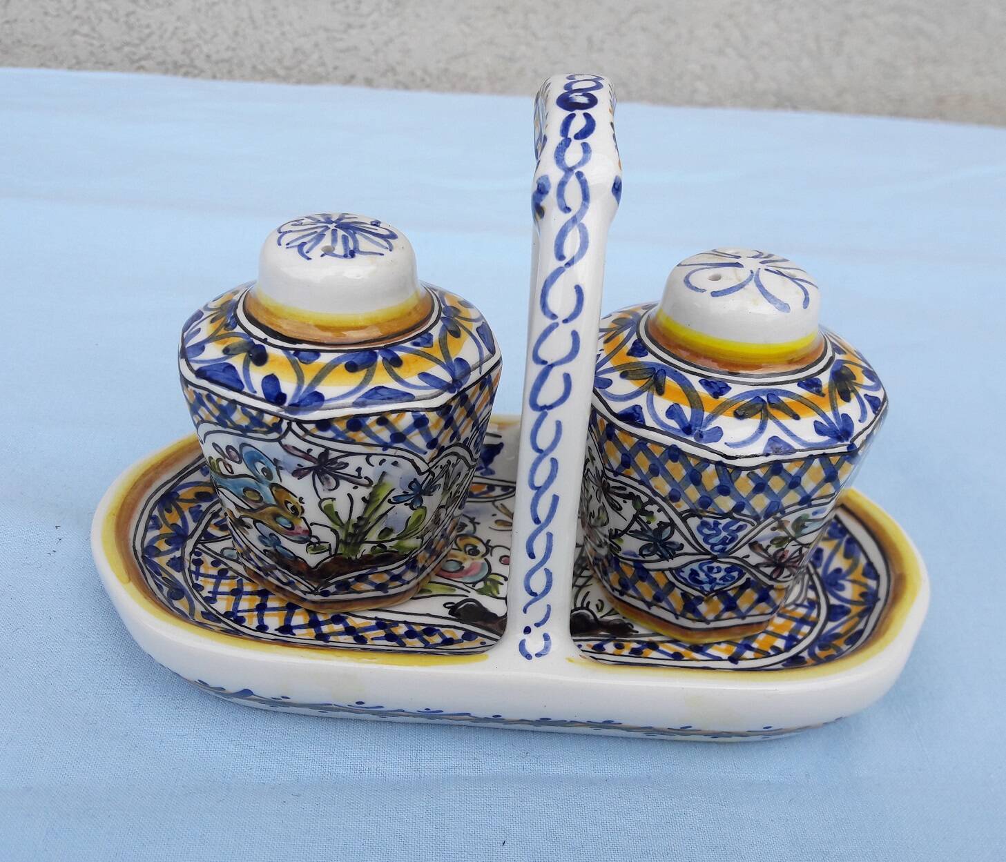 Salt pepper shaker