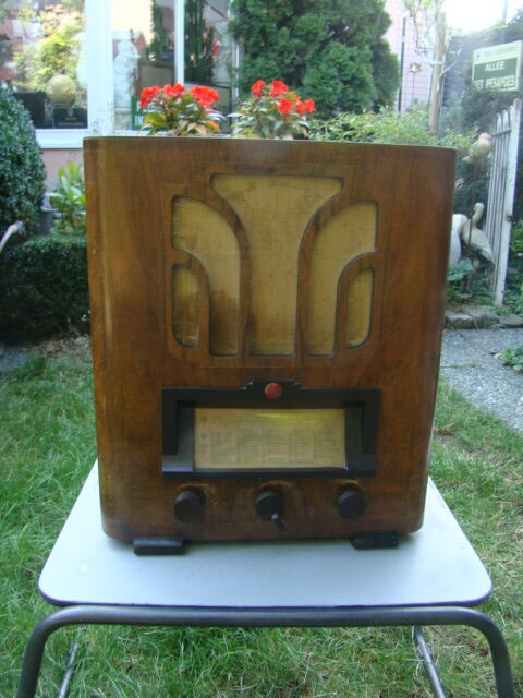 Radio set cabinetry vintage wood