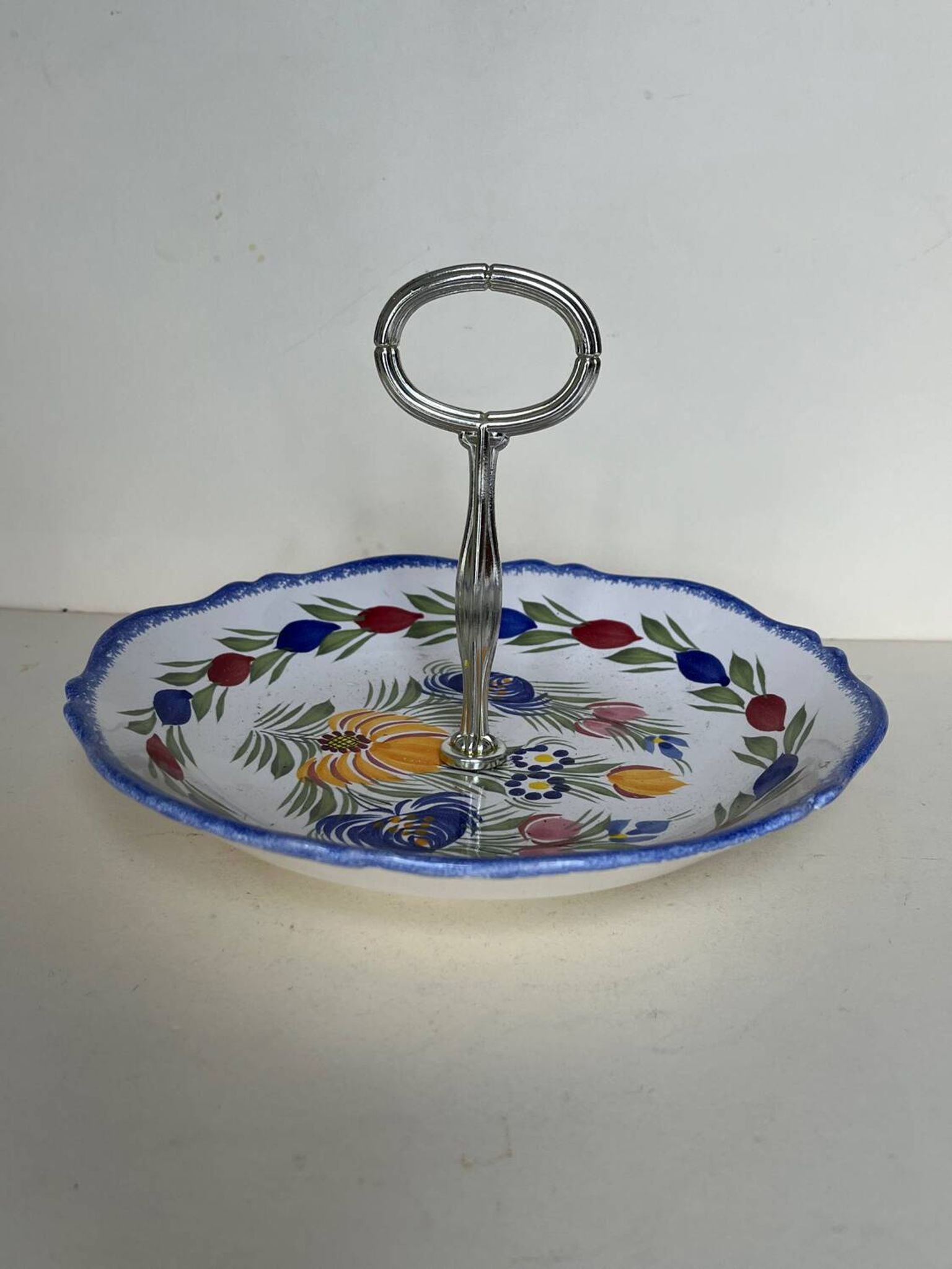 Quimper Henriot earthenware display or mute servant