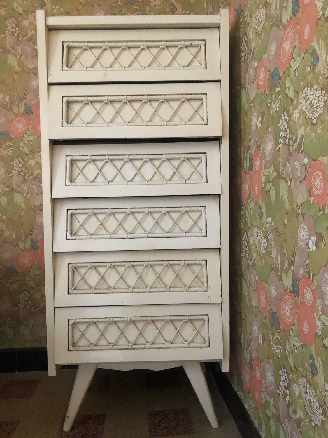 Vintage chest of drawers