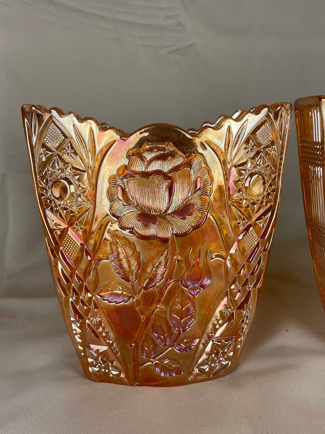 Pair of garden rose vases made of Brockwitz carnival glass, 1915