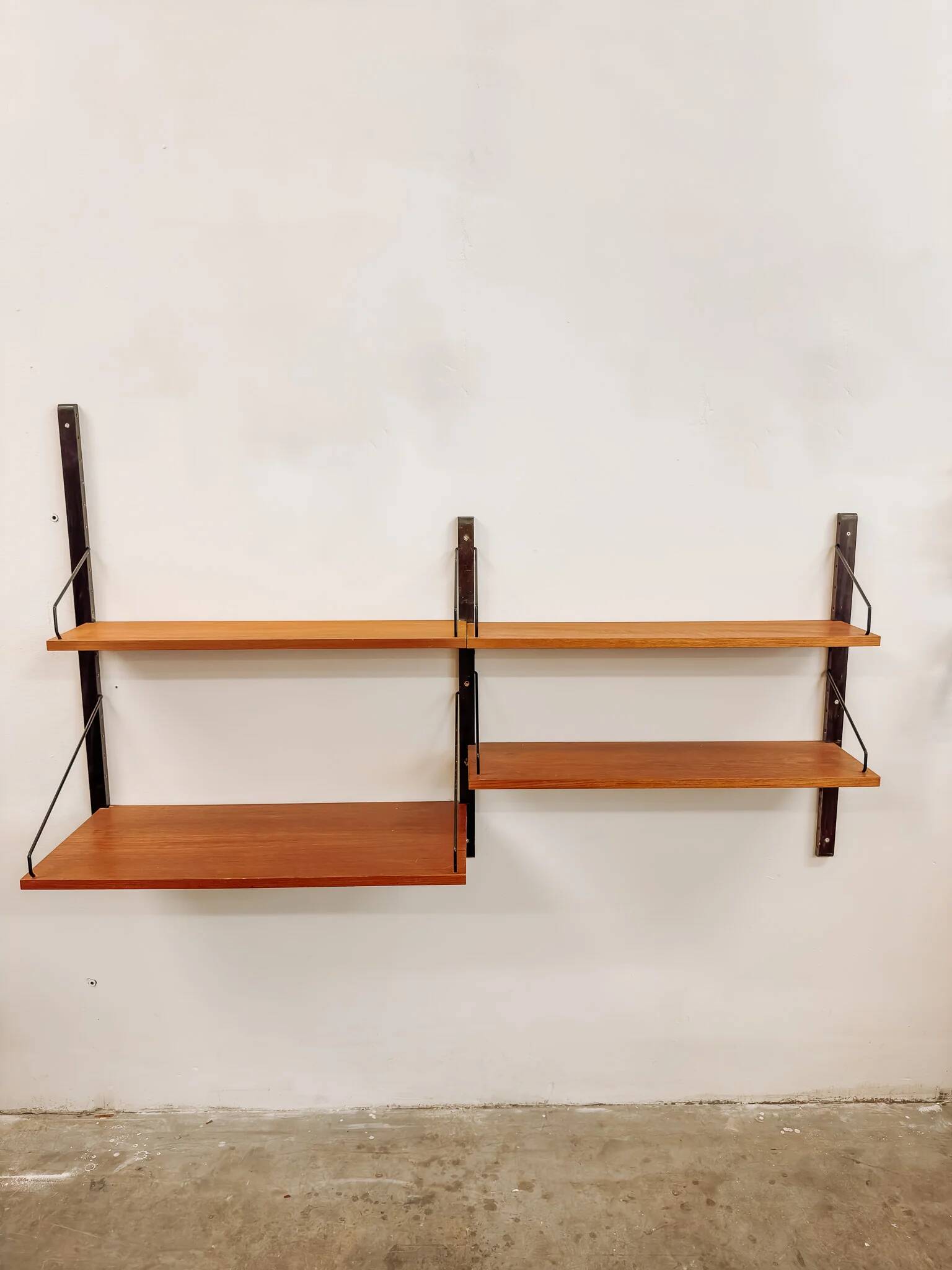 Meuble mural modulaire Royal System avec bureau de Poul Cadovius