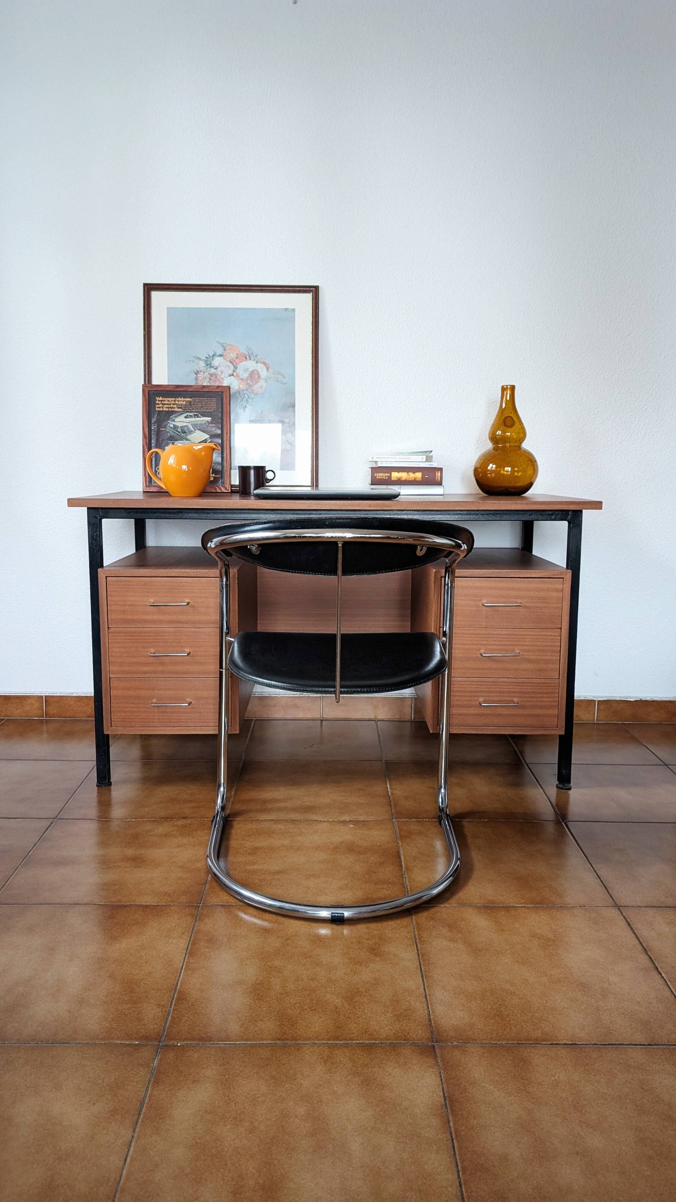 Fauteuil cantilever vintage cuir noir & chrome – années 70/80