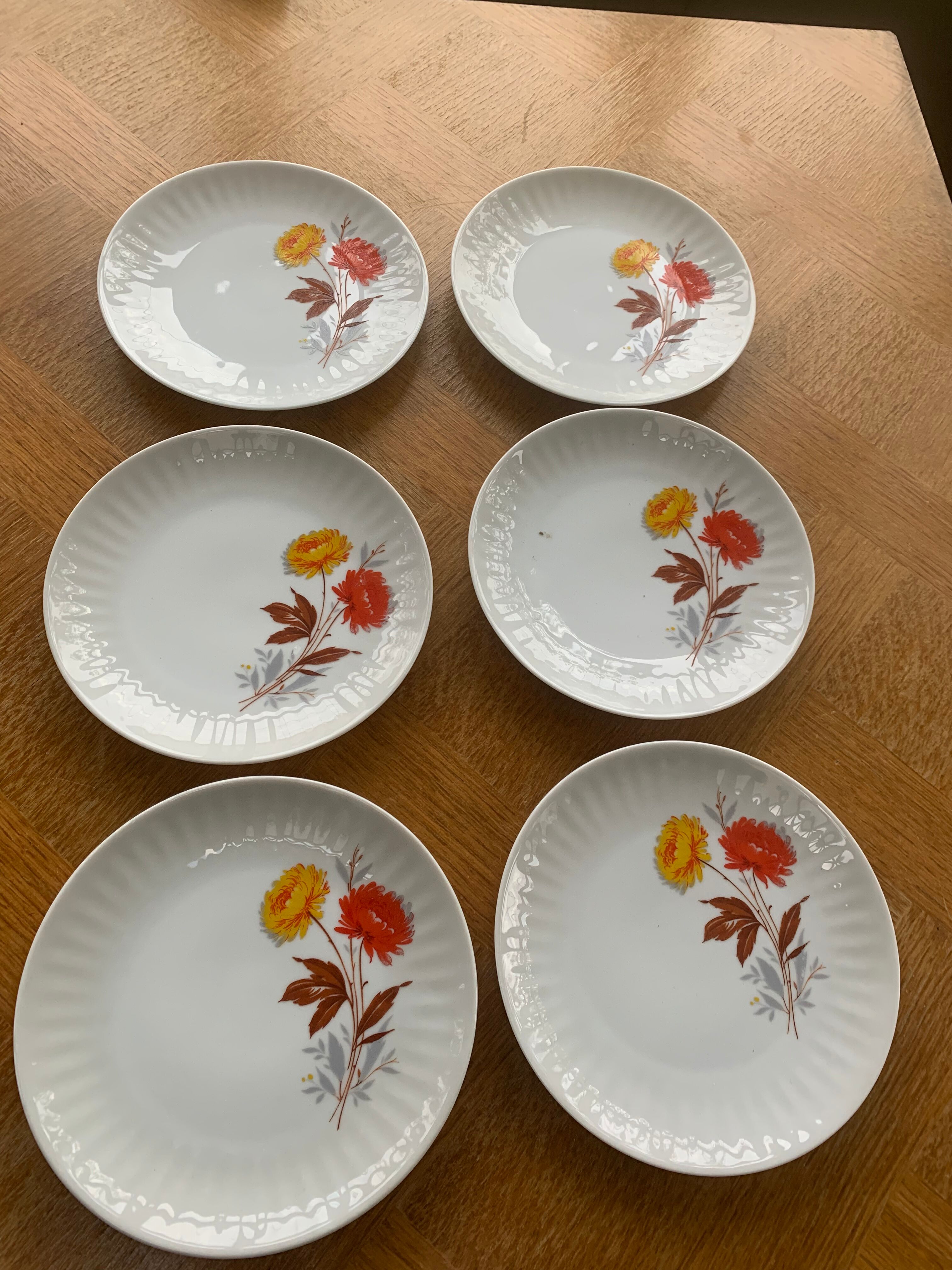 6 small porcelain plates and vintage orange and yellow flowers