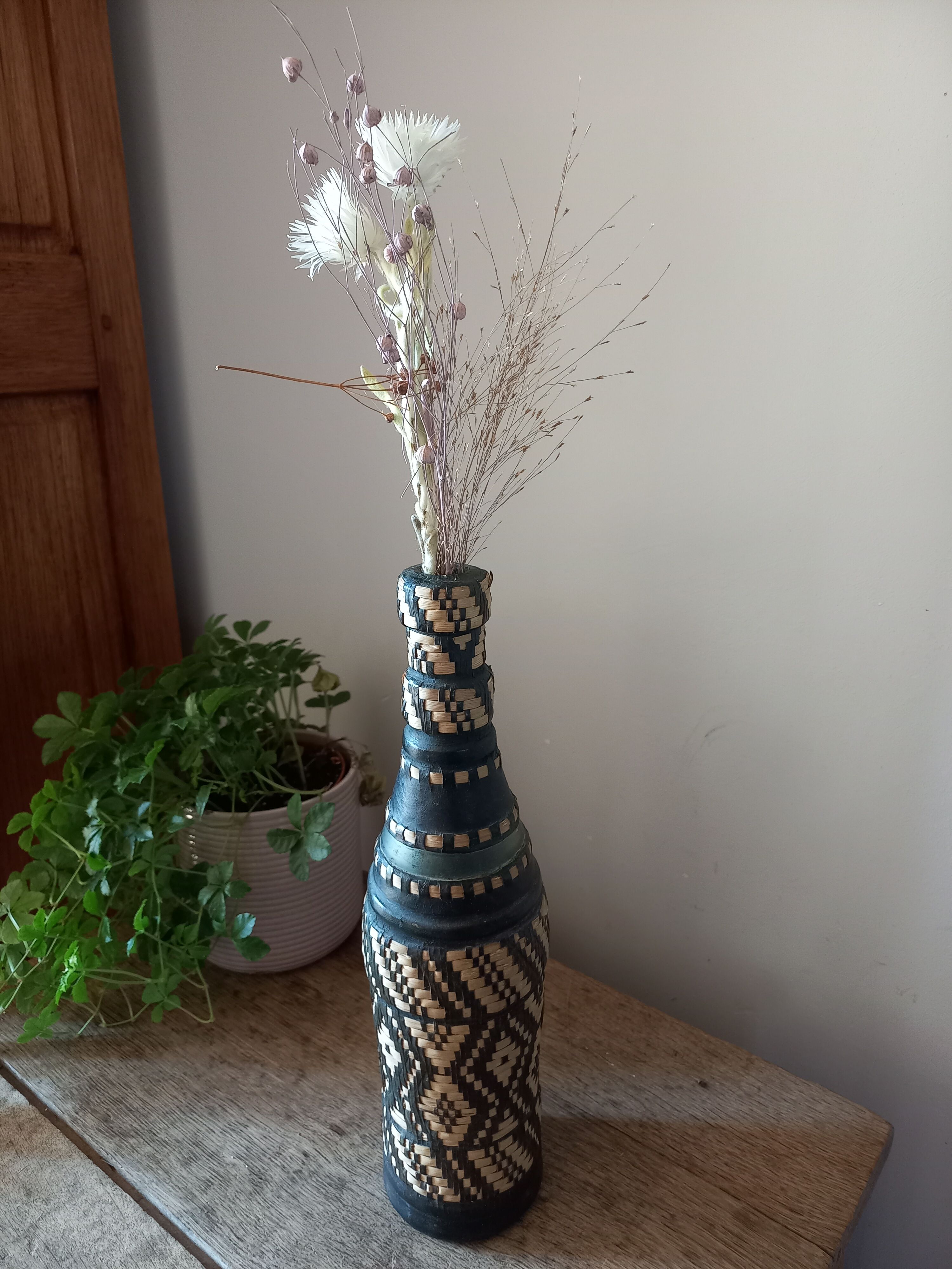 Bottle vase sheathing braided basketry and leather Ethnic Crafts