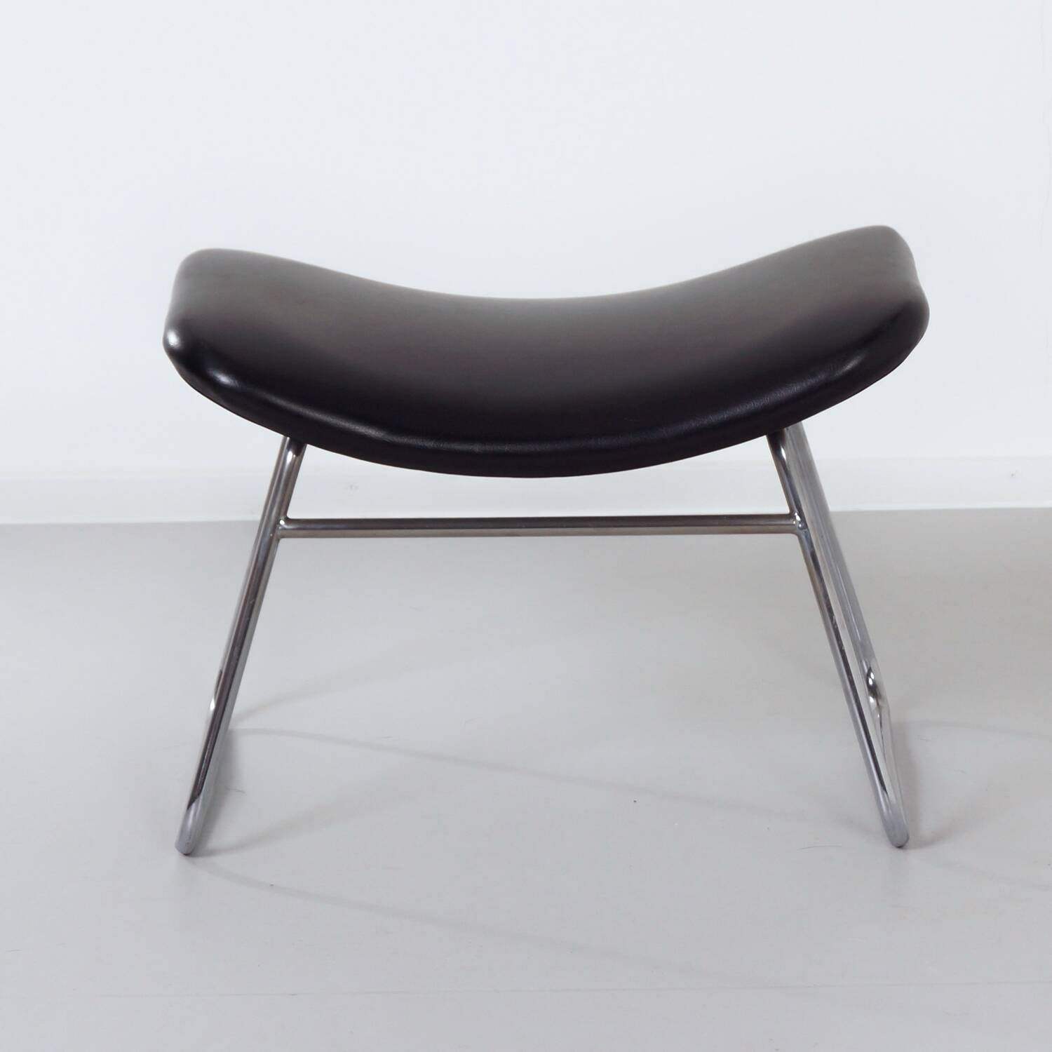 Vintage footstool by rudolf wolf & j.h. rohe for rohe noordwolde, 1960s | black skai