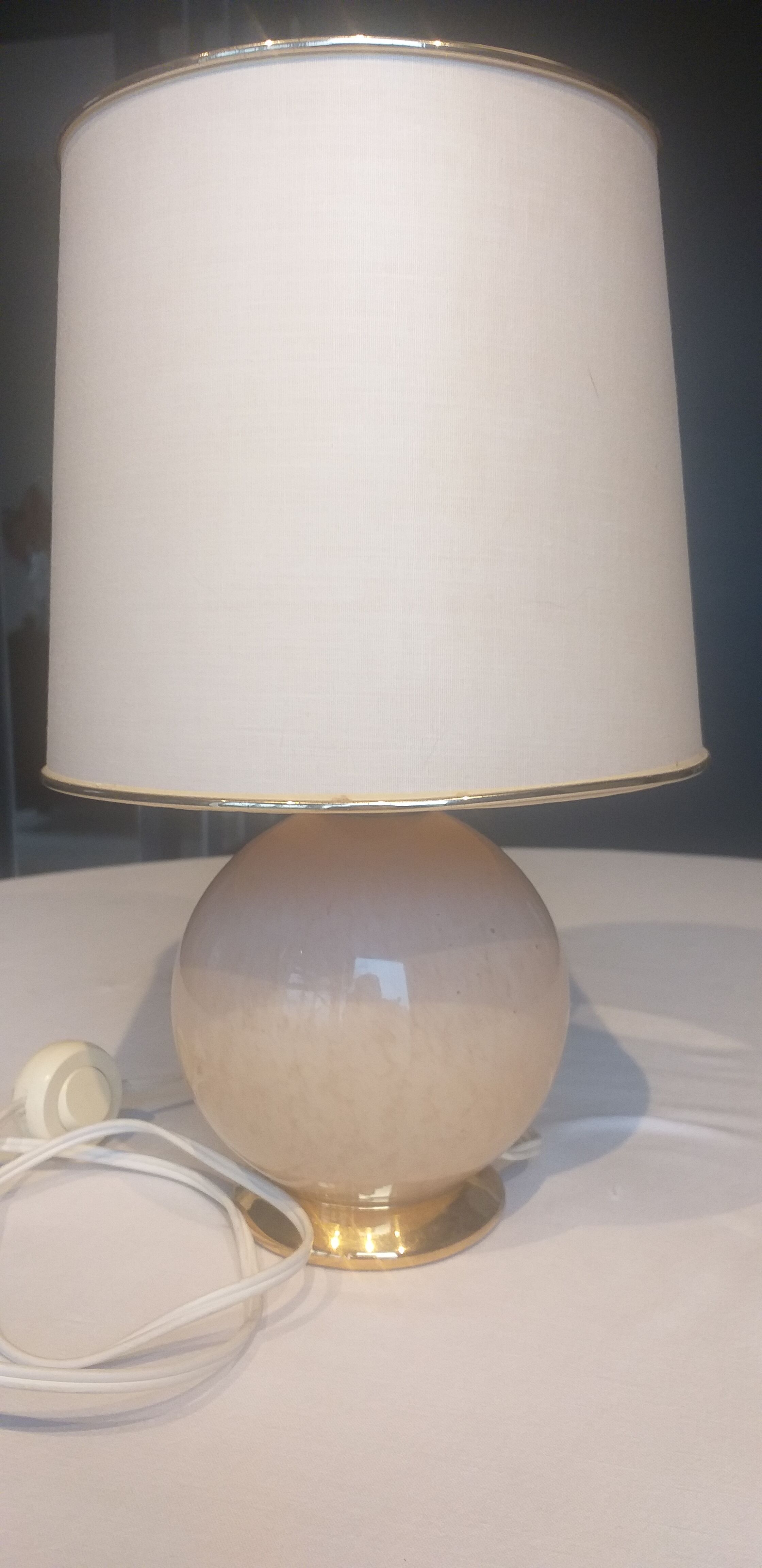 Paire de lampes de chevet globe rose pied doré
