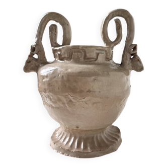 Ceramic bowl with ram heads