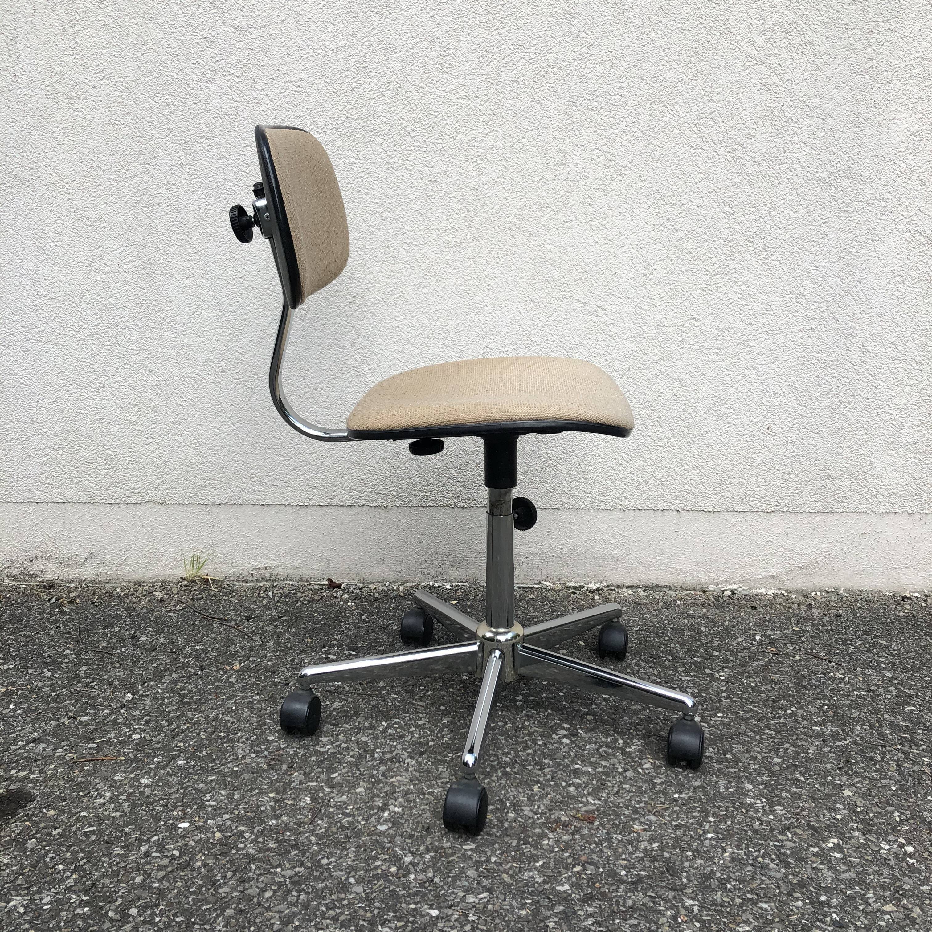 Desk chair