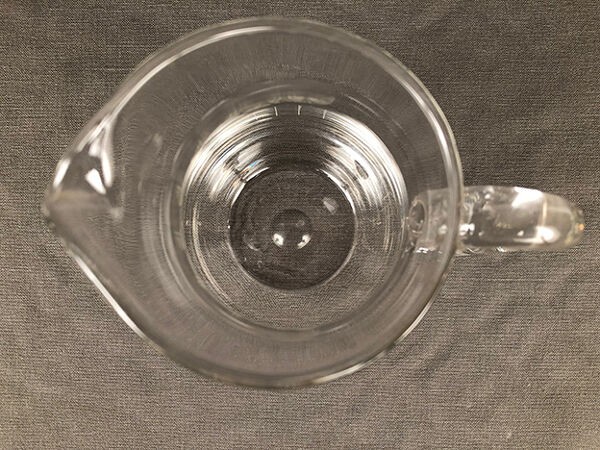 Ensemble composé d’une carafe et d’un broc en cristal du même modèle
