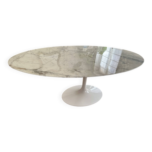 Table ovale Knoll Saarinen marbre calacatta 198cm année 2022 tulipe